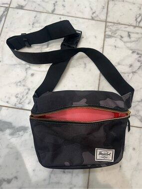 Never worn, like new. Herschel Fifteen Waist Pack, Night Camo, 2.0L